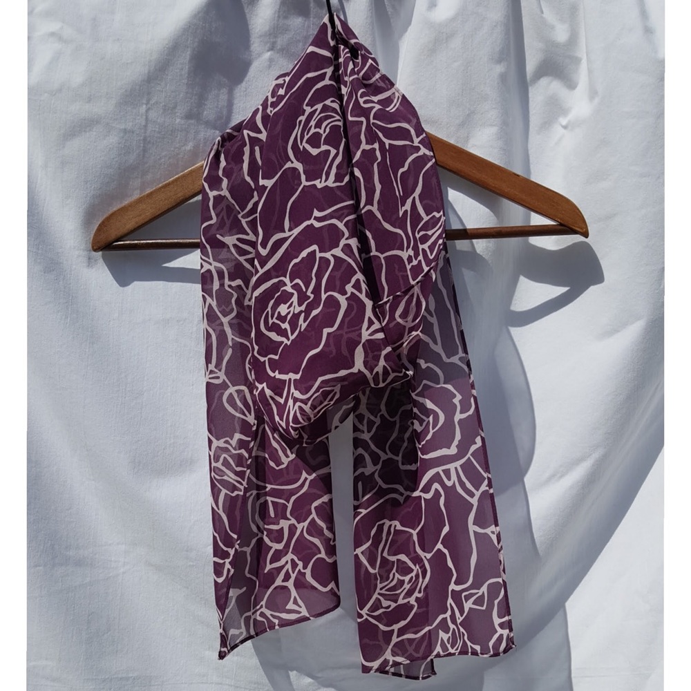 Excellent Condition Floral SilkLike Scarf